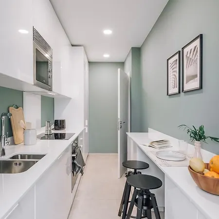 Ofir - 2 Bedrooms And Office In Alvalade ליסבון