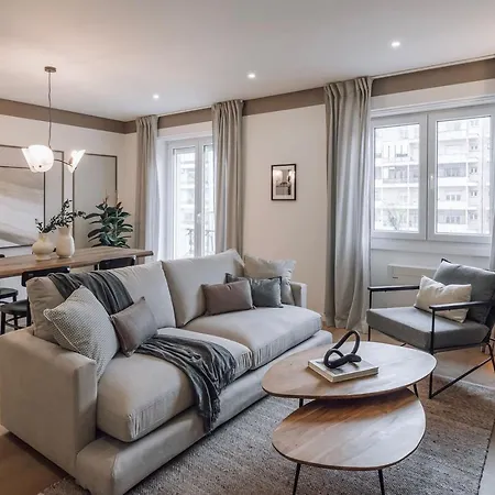 Ofir - 2 Bedrooms And Office In Alvalade ליסבון